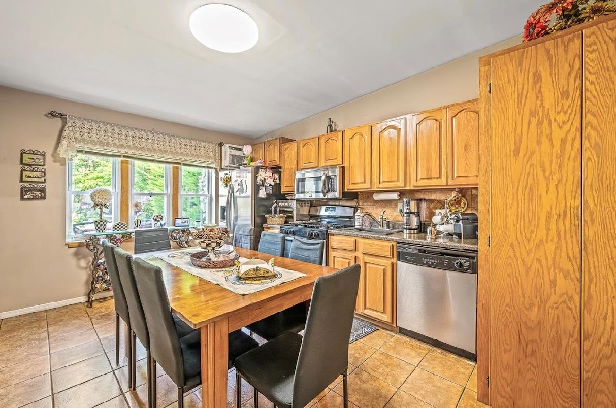 Dining room, Interior, Kitchen, Stainless Steel Appliances