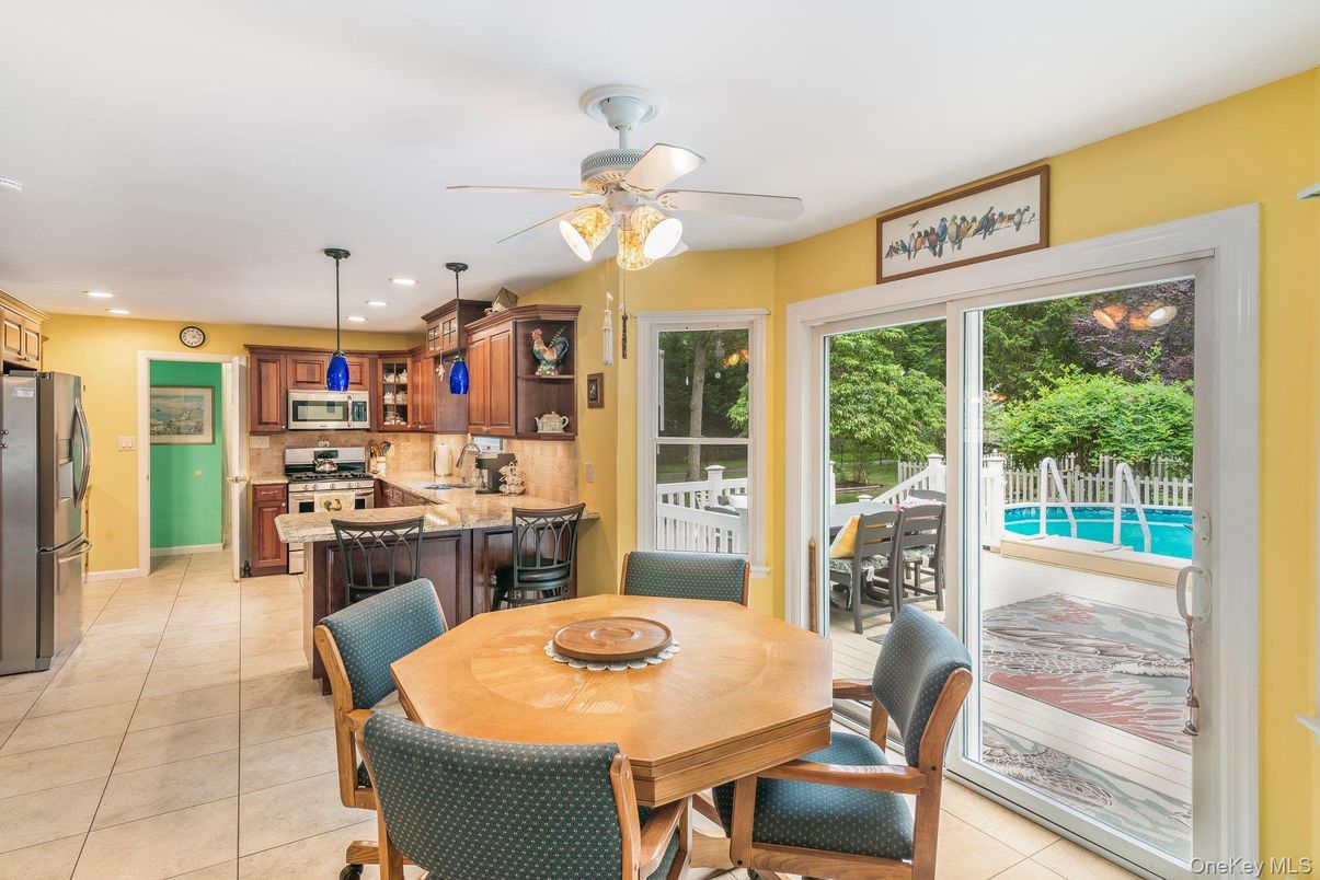 Dining room, Interior, Kitchen, Pendant Lights, Recessed Lighting, Stainless Steel Appliances
