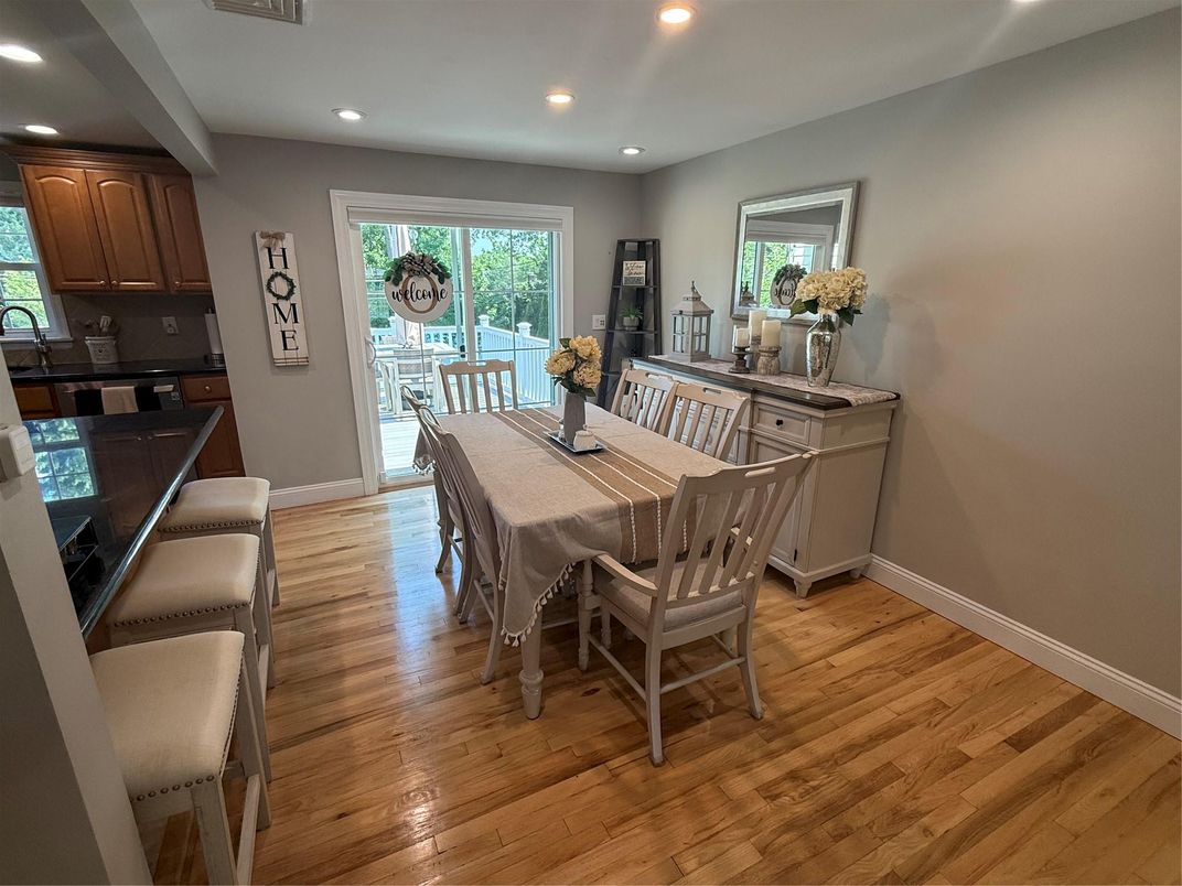 Dining room, Interior, Kitchen, Recessed Lighting, Wood Texture Flooring