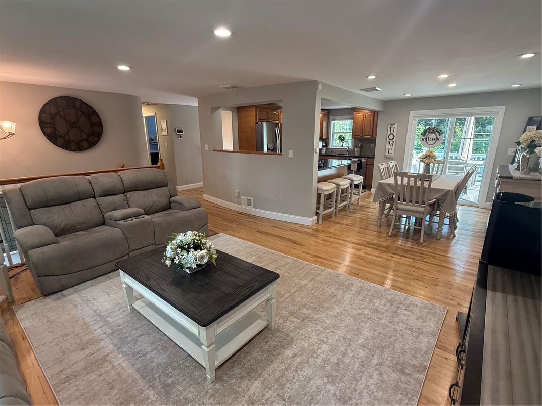 Dining room, Interior, Living room, Recessed Lighting, Wood Texture Flooring