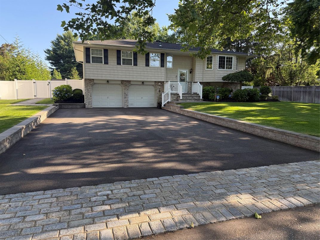 Attached, Exterior, Facade, Raised Ranch