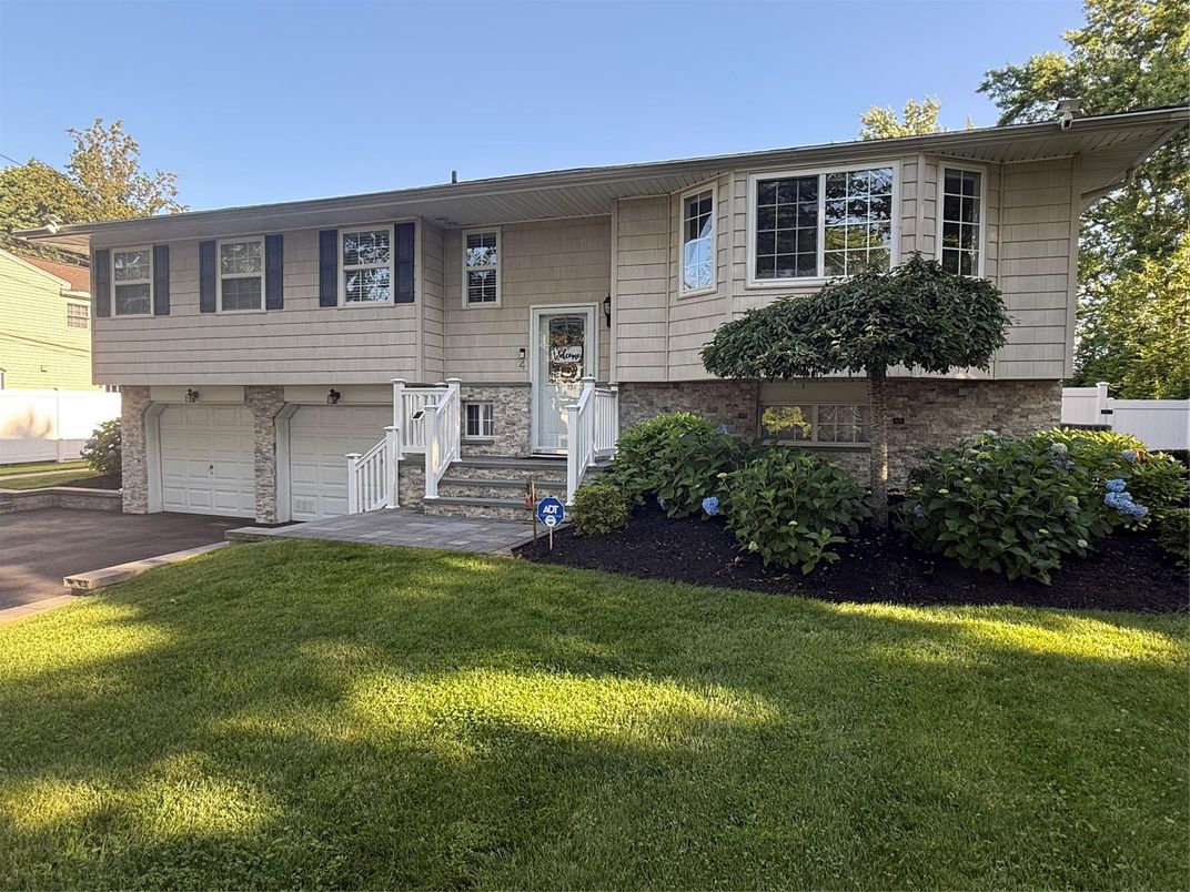 Attached, Exterior, Facade, Raised Ranch