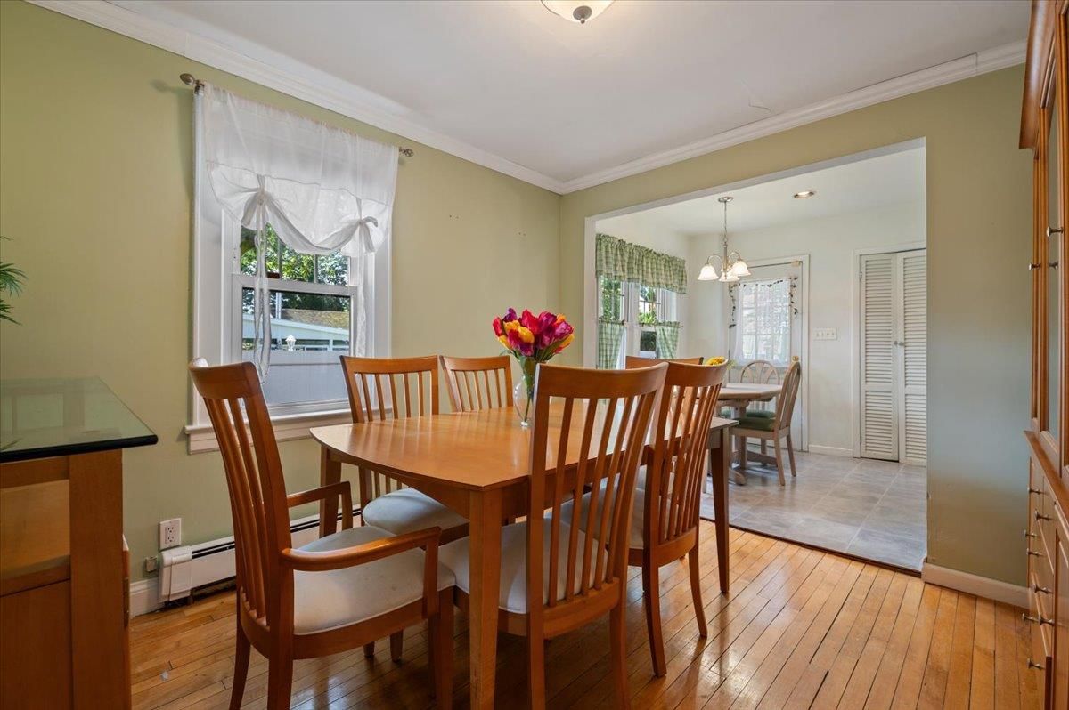 Dining room, Interior, Pendant Lights, Recessed Lighting, Wood Texture Flooring