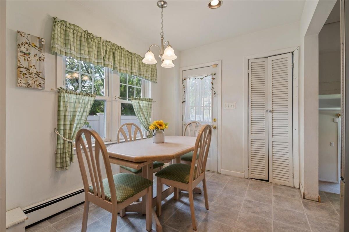 Dining room, Interior, Pendant Lights, Recessed Lighting