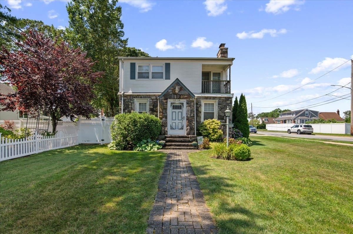 Backyard, Exterior, Facade, Georgian