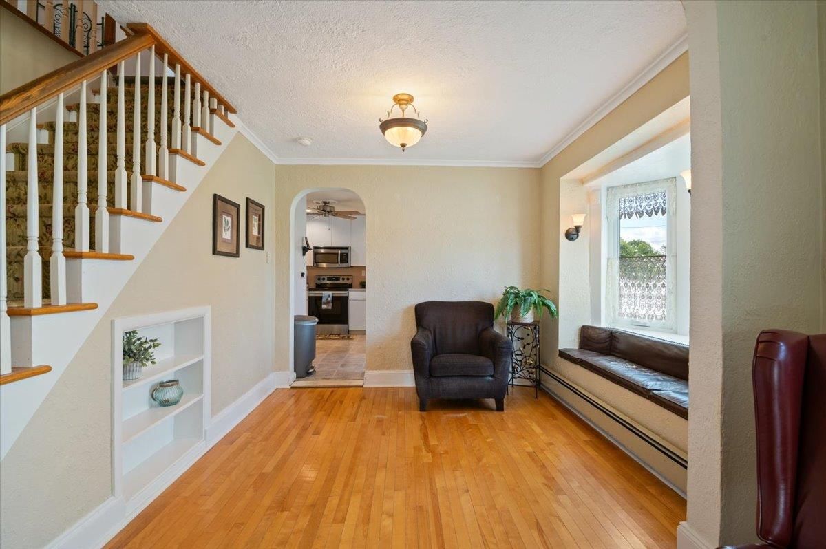 Interior, Stainless Steel Appliances, Wood Texture Flooring