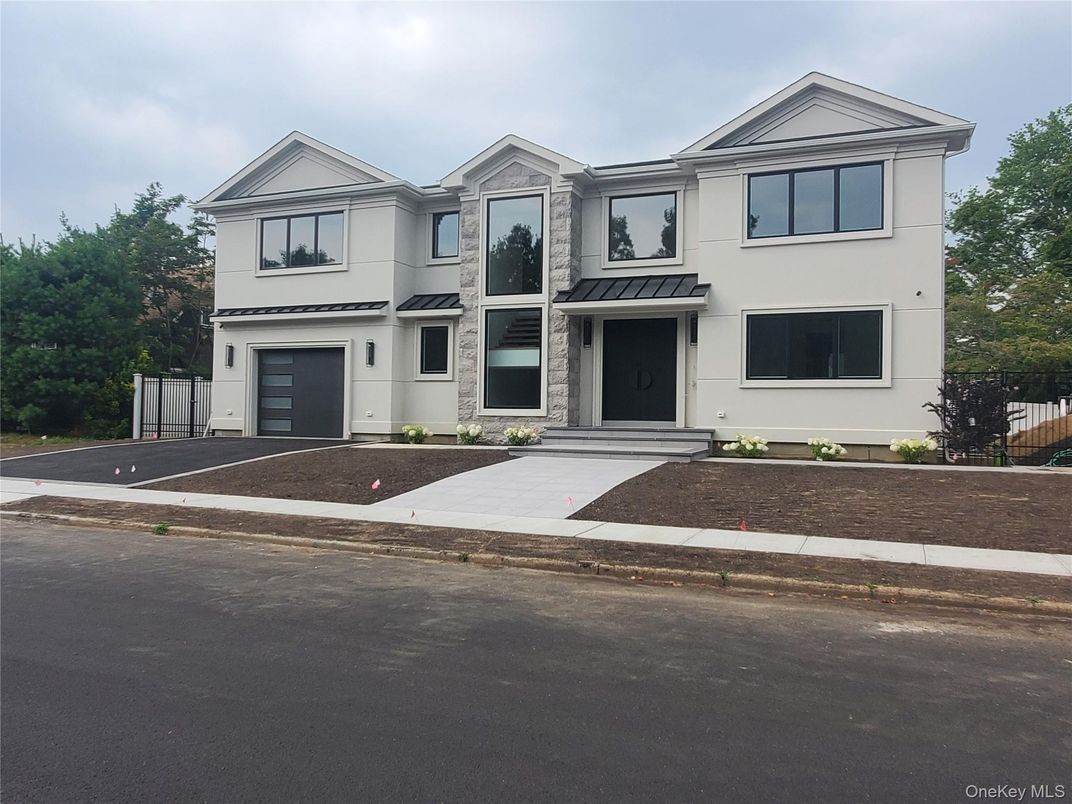 Attached, Exterior, Facade, Farmhouse