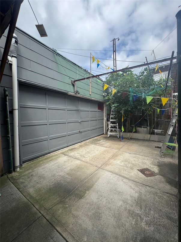 Detached Garage, Exterior