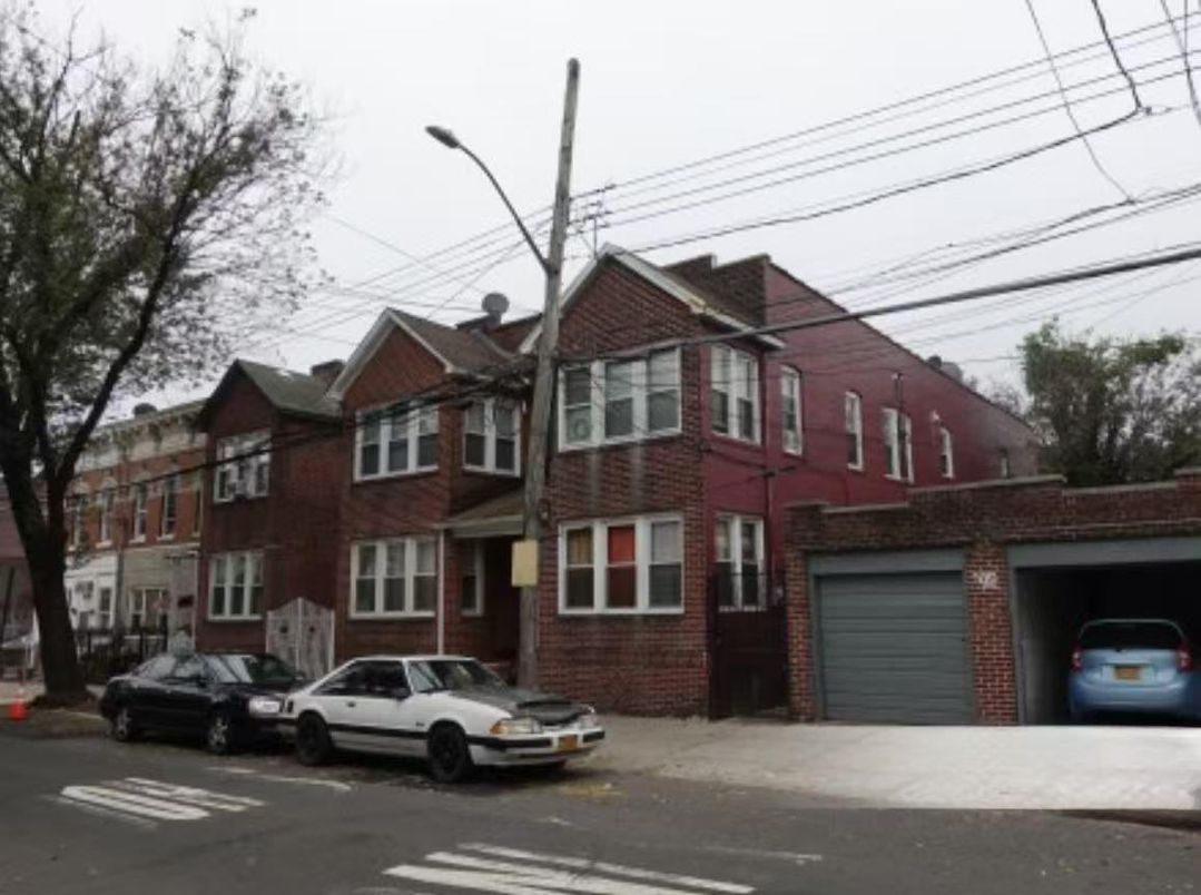 Attached, Exterior, Facade, Brick Facade, Rowhouse
