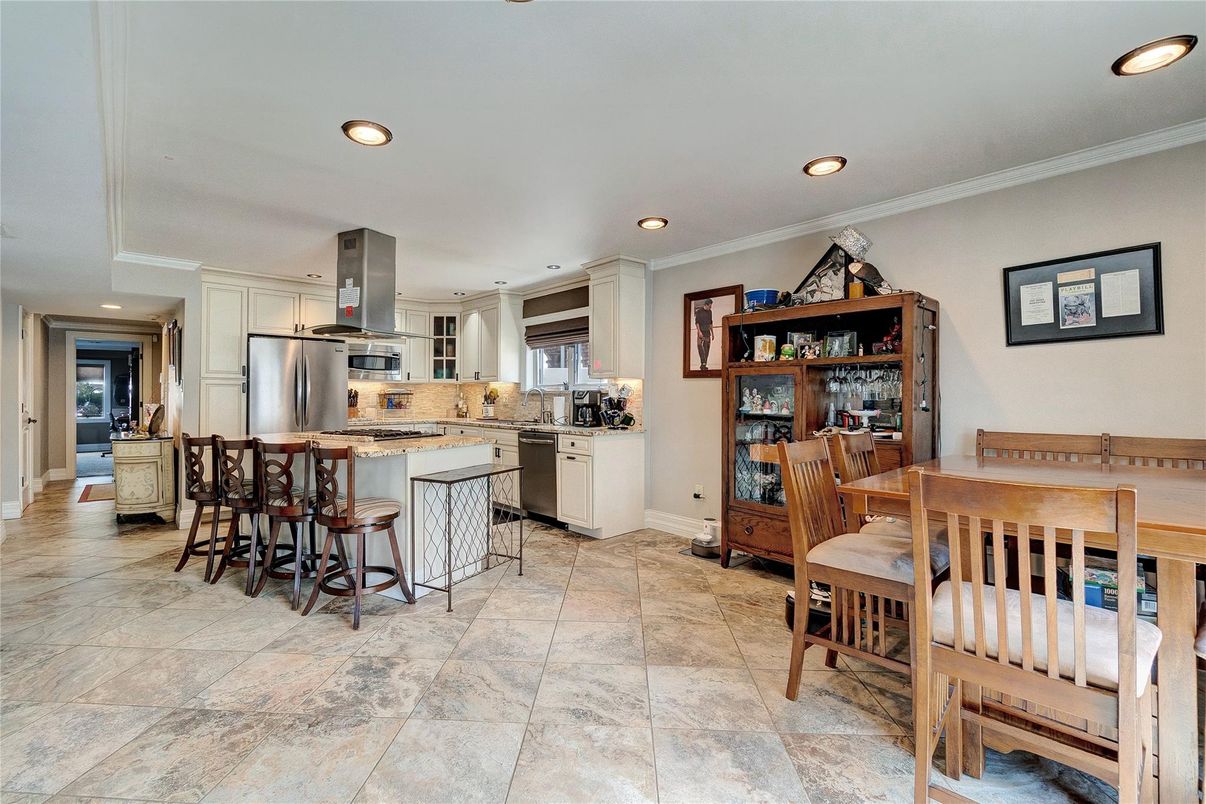 Dining room, Interior, Kitchen, Recessed Lighting, Stainless Steel Appliances