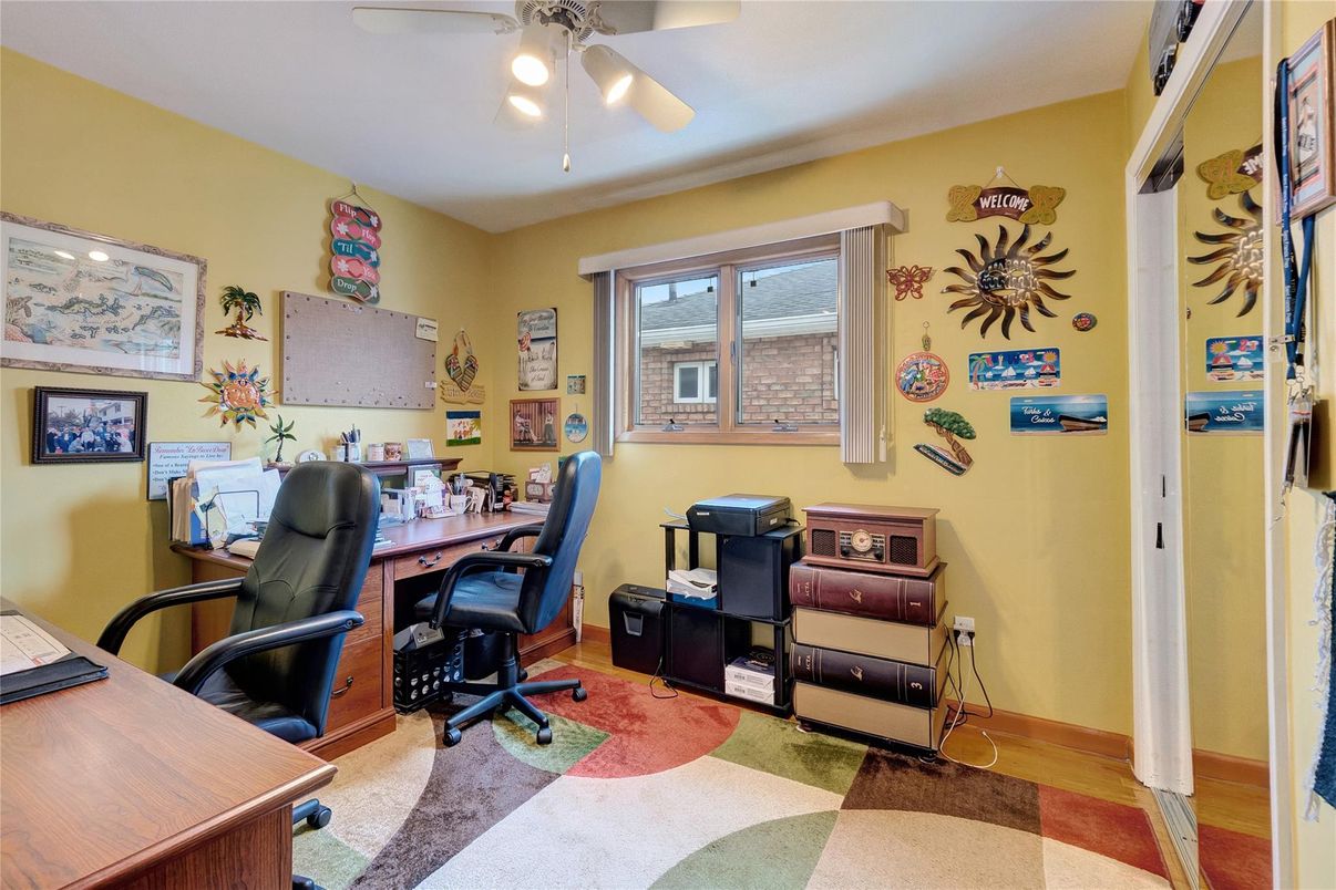 Home Office, Interior