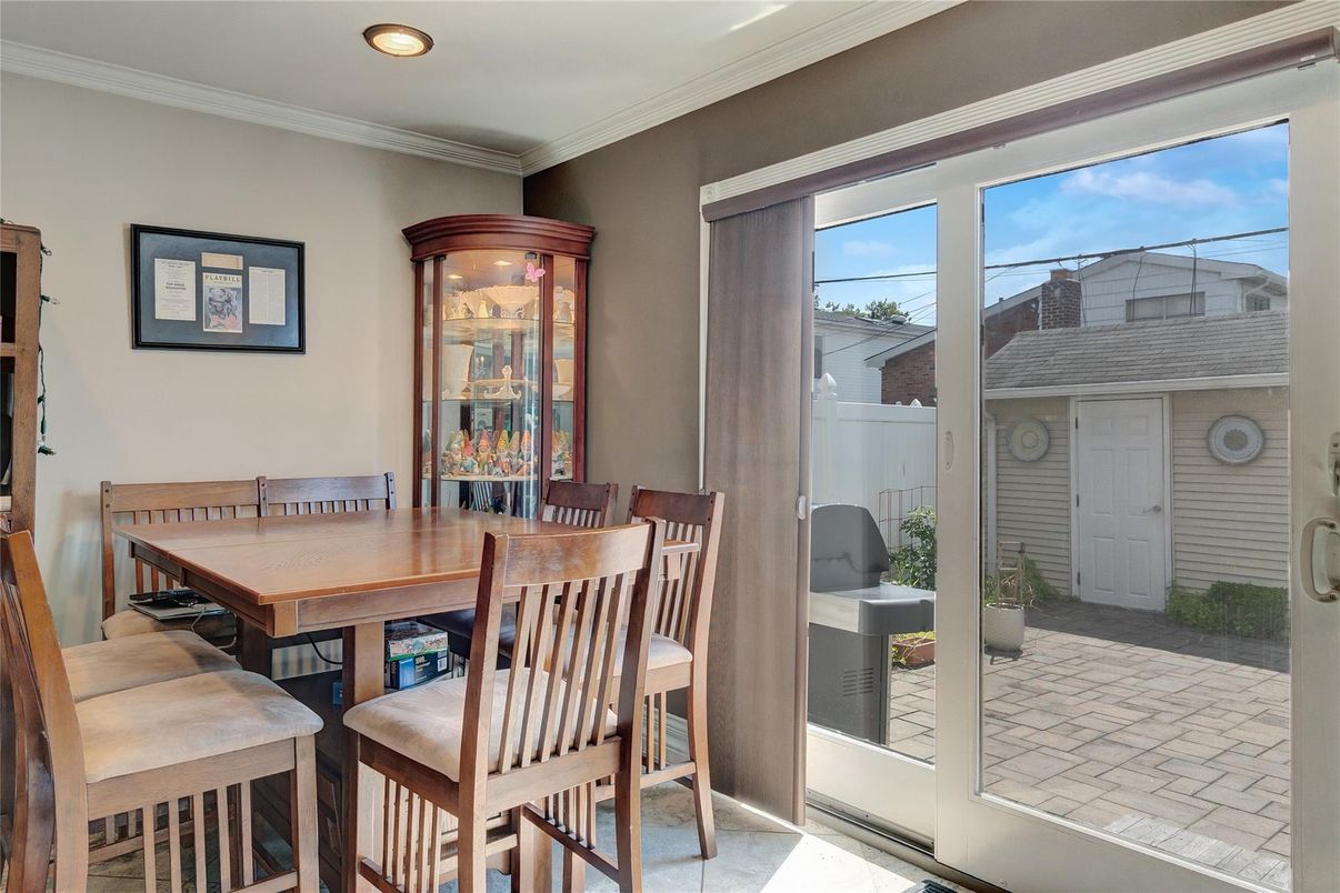 Dining room, Interior, Recessed Lighting