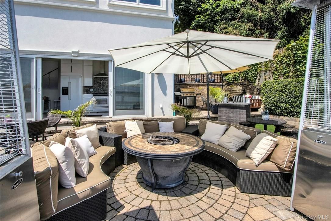 Exterior, Outdoor Kitchen