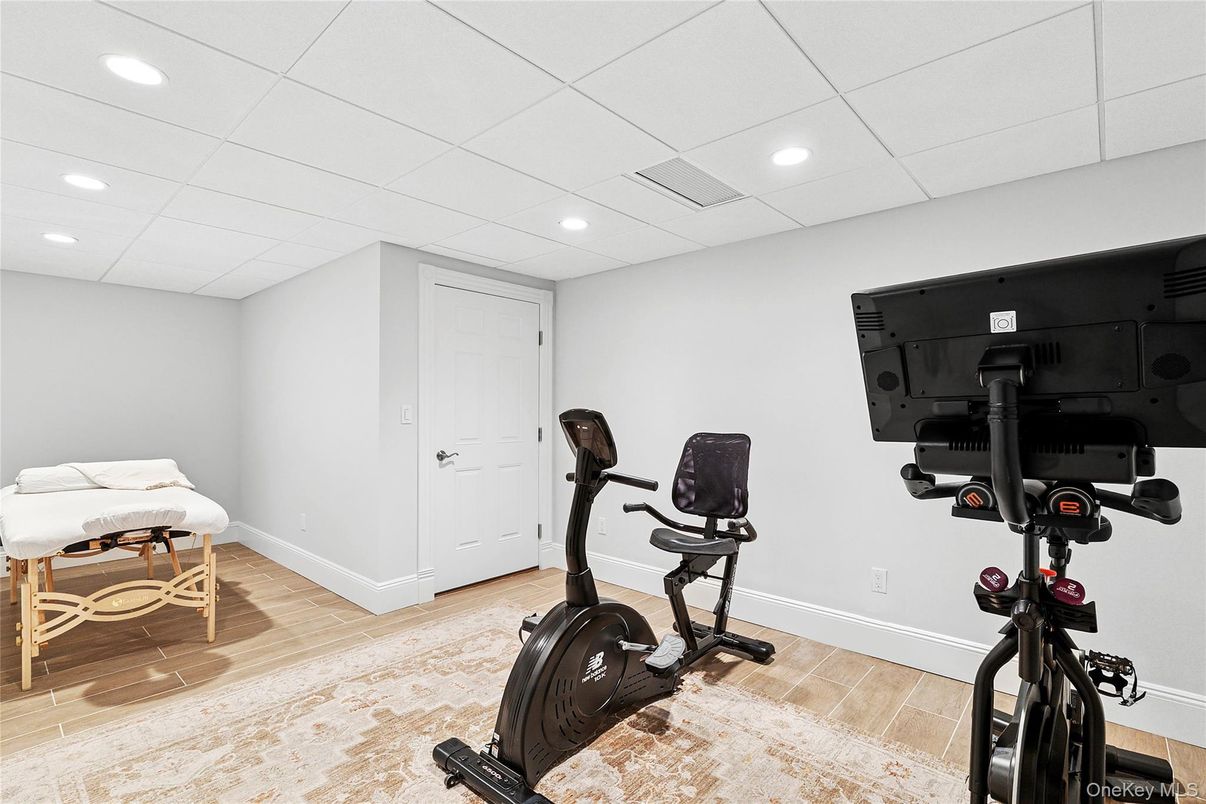 Fitness Equipment, Interior, Recessed Lighting, Wood Texture Flooring