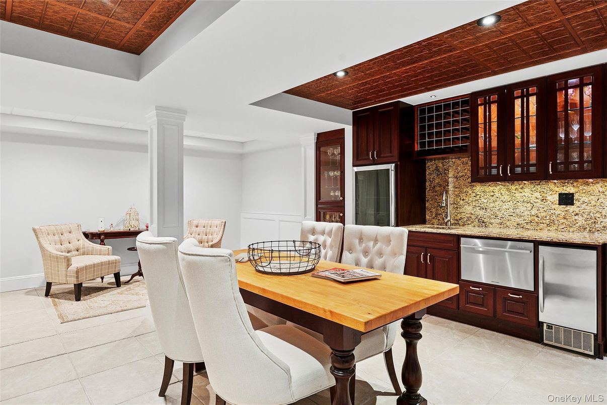 Dining room, Interior, Kitchen, Recessed Lighting, Stainless Steel Appliances