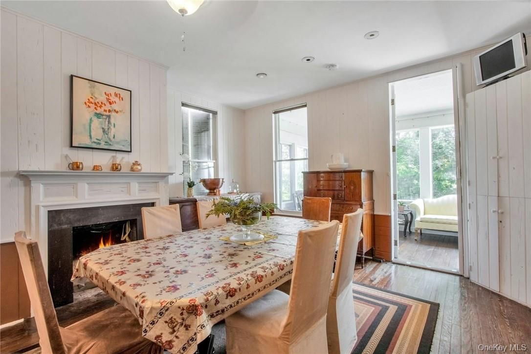 Dining room, Fireplace, Interior, Recessed Lighting, Wood Texture Flooring