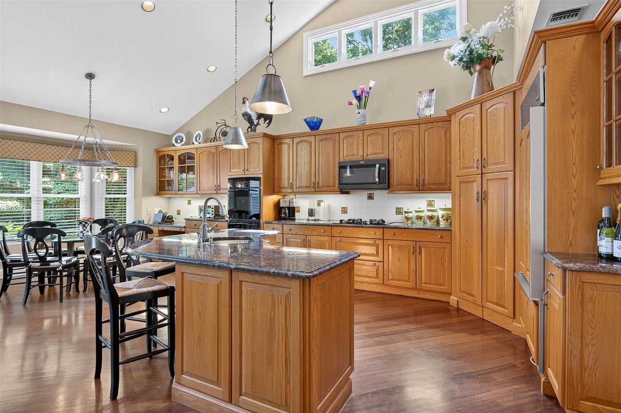 Dining room, Interior, Kitchen, Pendant Lights, Recessed Lighting, Wood Texture Flooring
