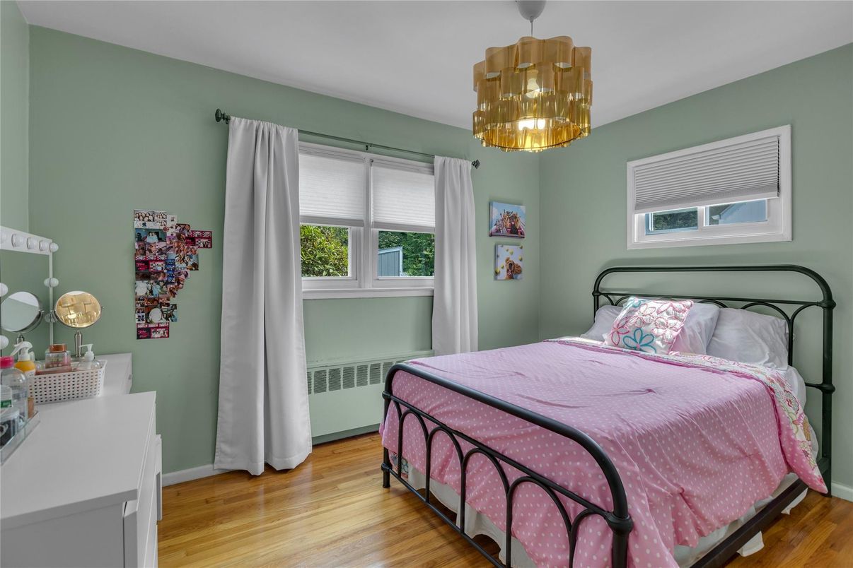Bedroom, Interior, Pendant Lights, Wood Texture Flooring