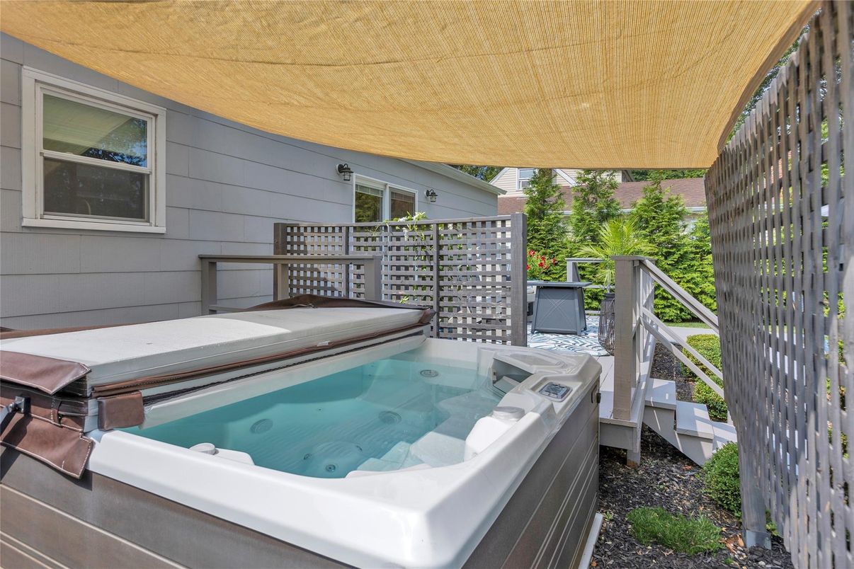 Exterior, Hot Tub