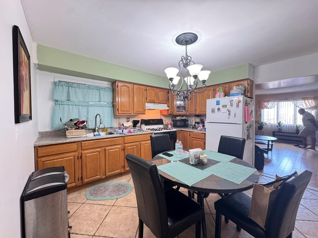 Chandelier, Dining room, Interior, Kitchen