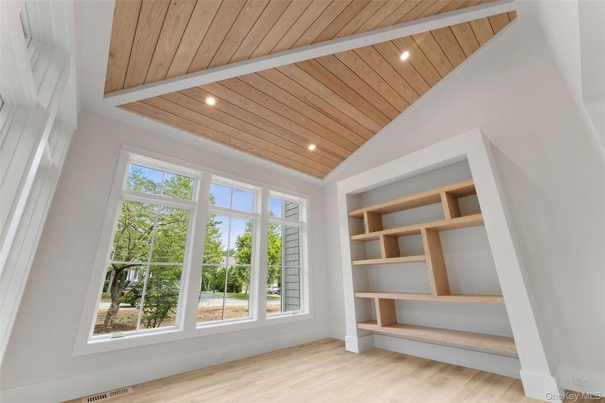 Empty room, Interior, Recessed Lighting, Wooden Ceilings, Wood Texture Flooring