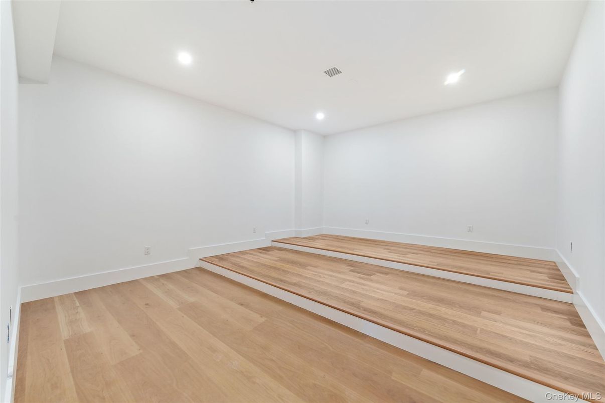 Empty room, Interior, Recessed Lighting, Wood Texture Flooring
