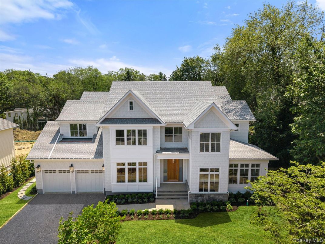 Attached, Exterior, Facade, Farmhouse