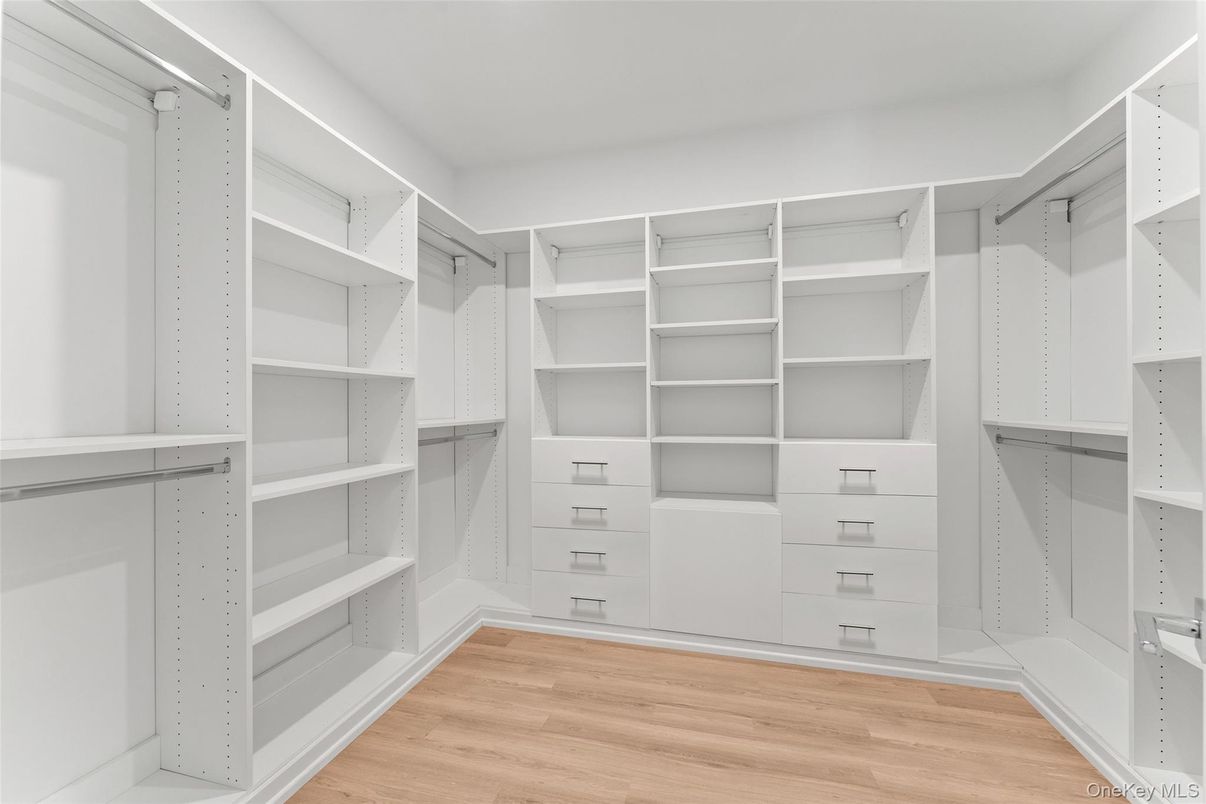 Interior, Walk-in Closets, Wood Texture Flooring