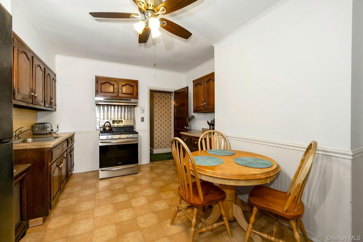 Dining room, Interior, Kitchen, Stainless Steel Appliances