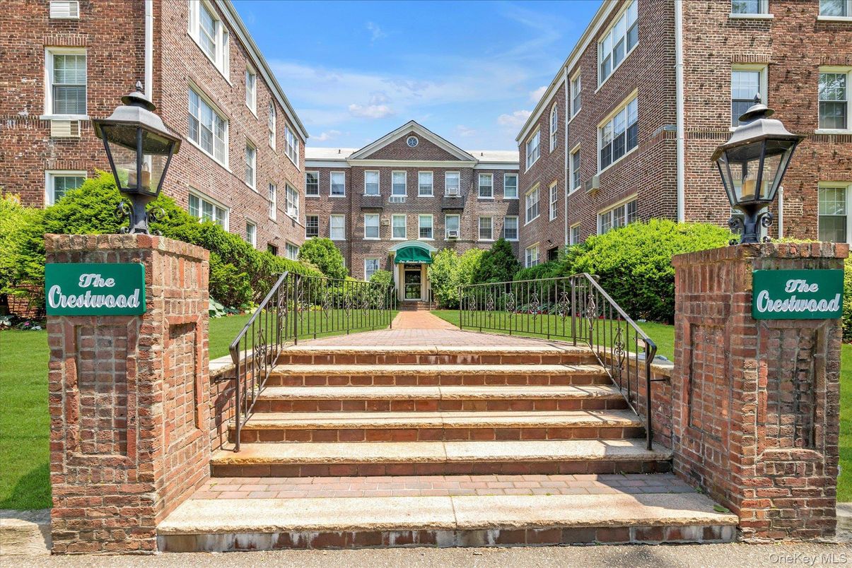 Exterior, Facade, Brick Facade, Rowhouse