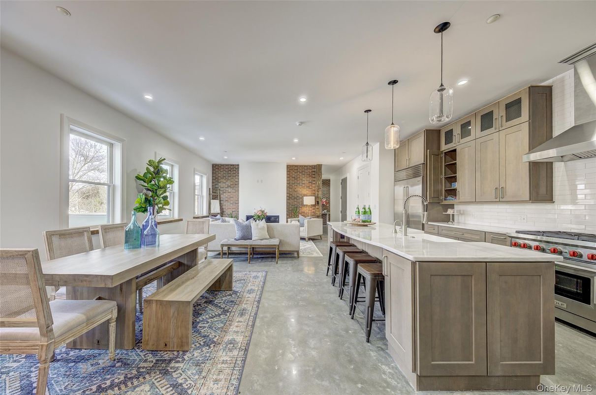 Dining room, Interior, Kitchen, Living room, Pendant Lights, Recessed Lighting, Stainless Steel Appliances