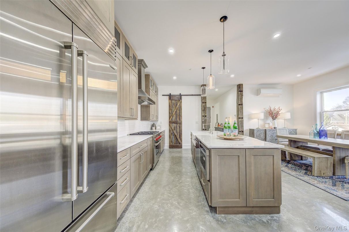 Dining room, Interior, Kitchen, Pendant Lights, Recessed Lighting, Stainless Steel Appliances