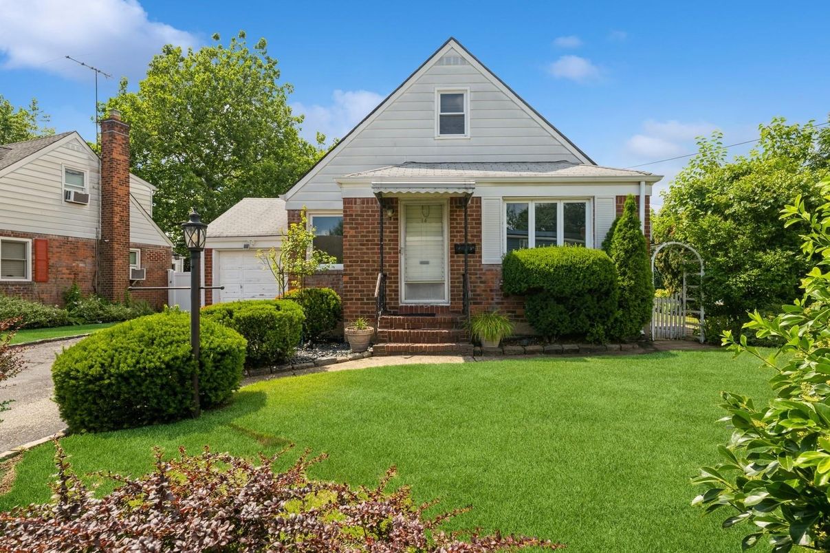 Exterior, Facade, Brick Facade, Cape Cod
