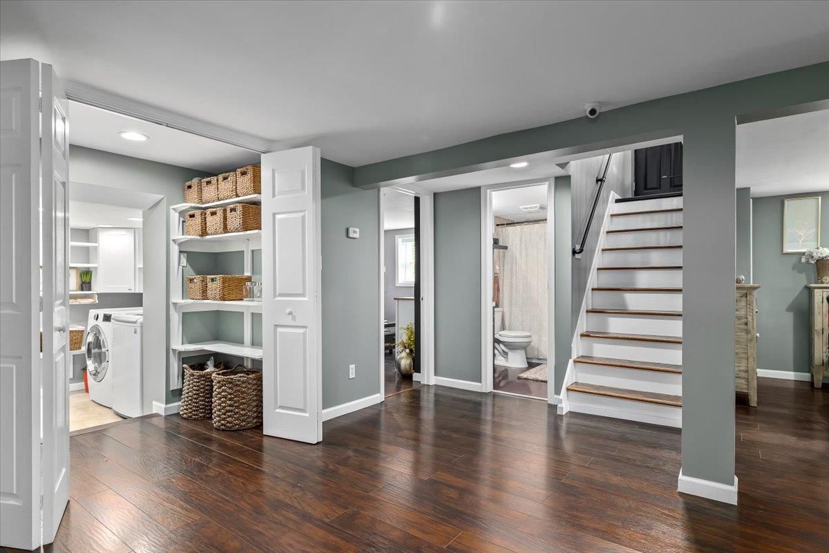 Interior, Recessed Lighting, Washer, Wood Texture Flooring