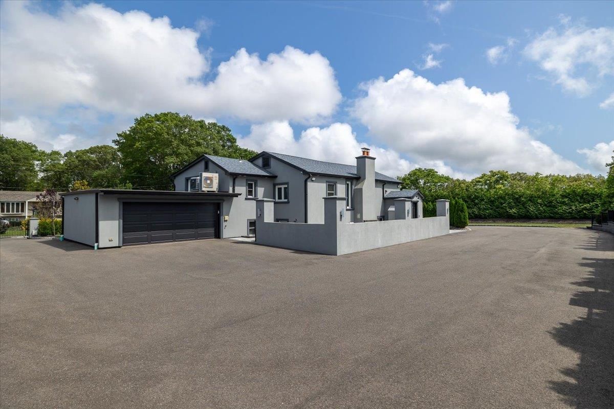 Attached, Exterior, Facade, Ranch