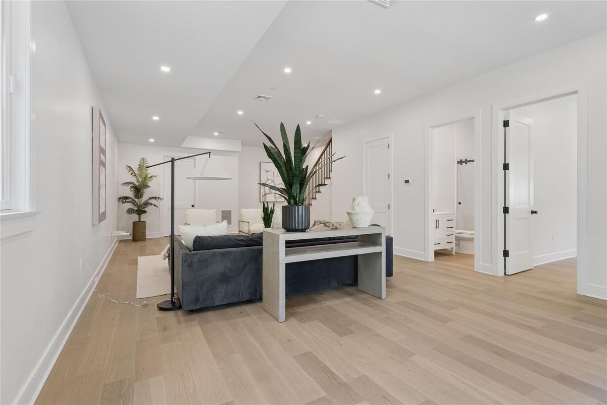 Interior, Recessed Lighting, Wood Texture Flooring