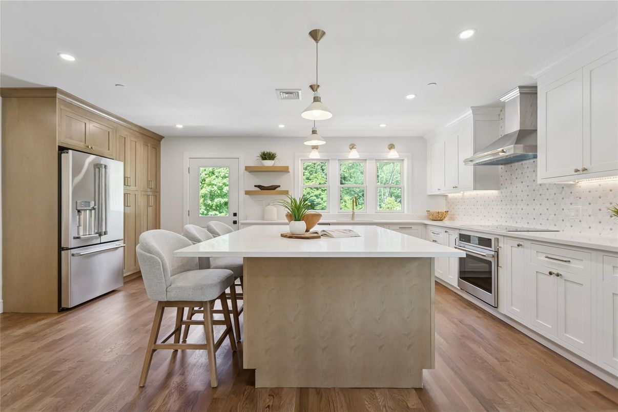 Dining room, Interior, Kitchen, Pendant Lights, Recessed Lighting, Stainless Steel Appliances, Wood Texture Flooring