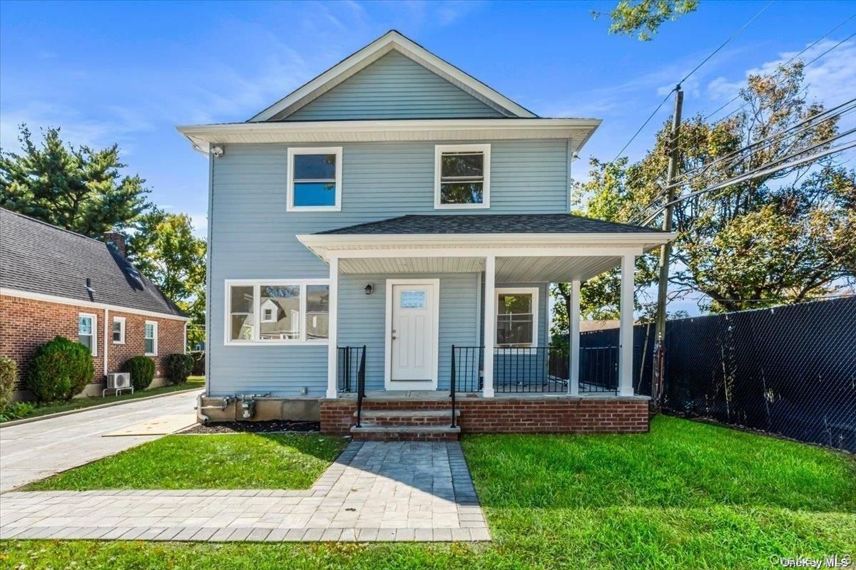 Exterior, Facade, Queen Anne Victorian