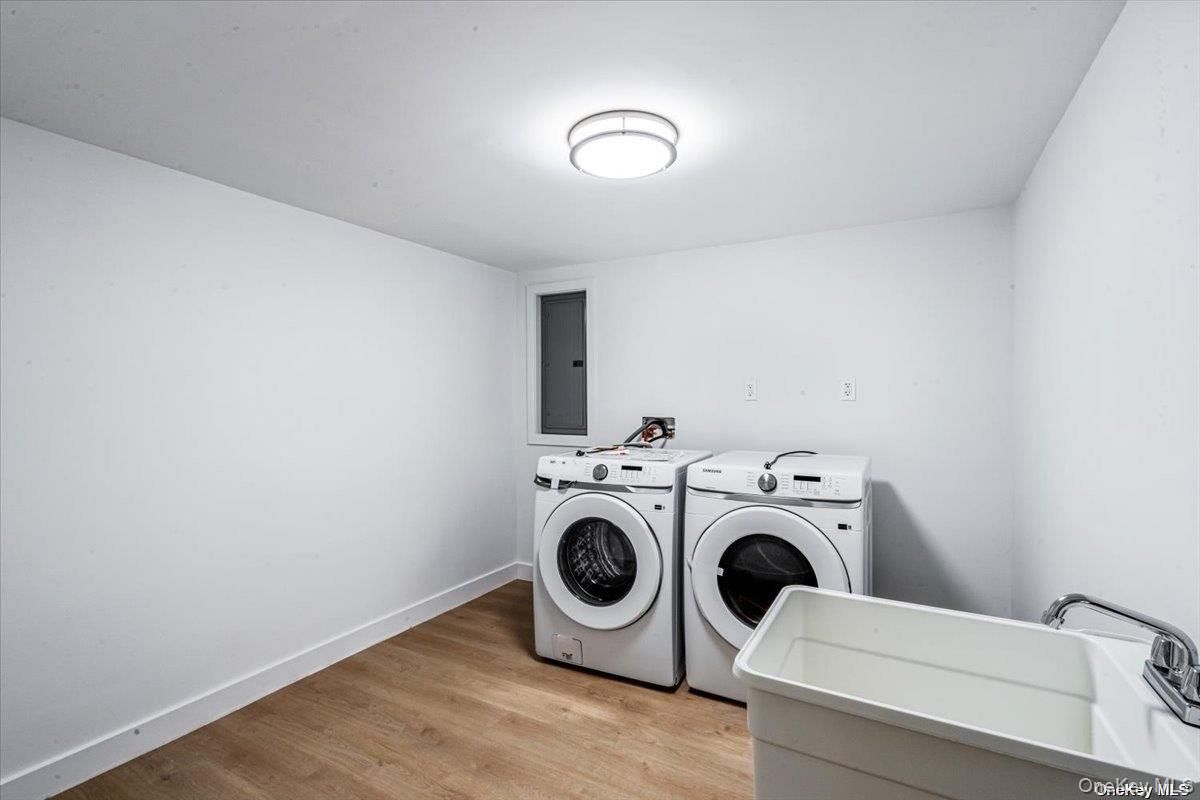 Interior, Washer, Wood Texture Flooring