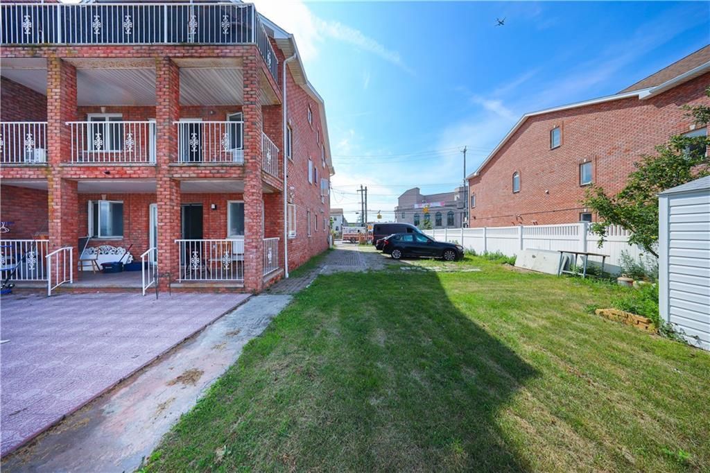 Backyard, Exterior, Facade, Brick Facade, Rowhouse