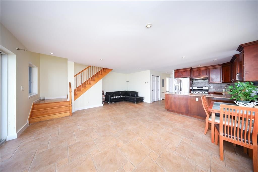 Dining room, Interior, Kitchen, Recessed Lighting, Stainless Steel Appliances