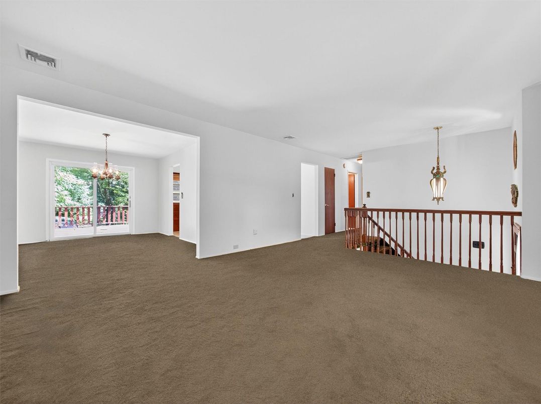 Chandelier, Empty room, Interior, Pendant Lights