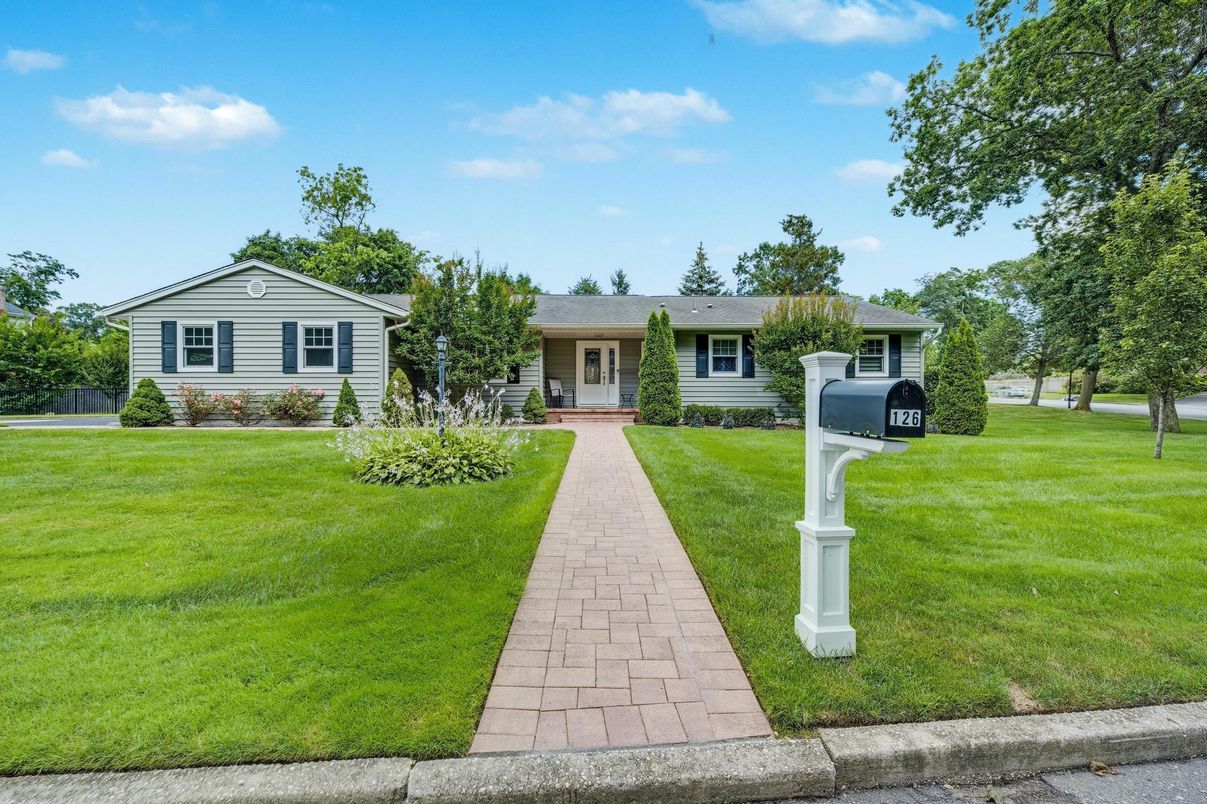 Backyard, Exterior, Facade, Ranch