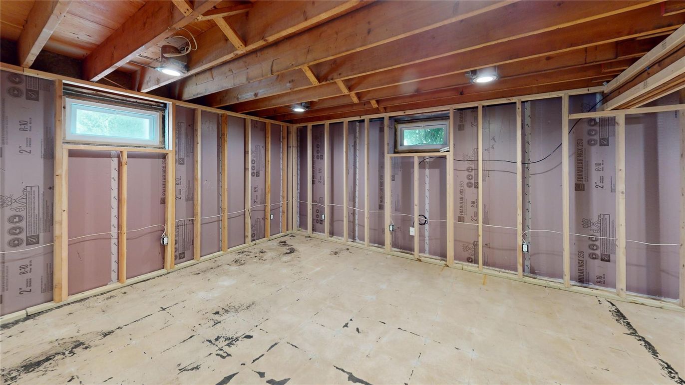 Empty room, Interior, Wooden Beams, Wooden Ceilings