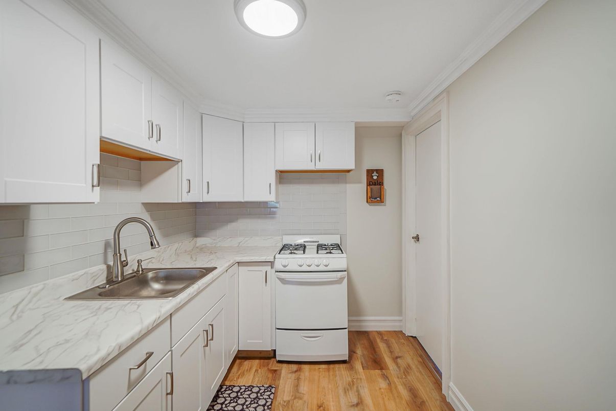 Interior, Kitchen, Washer, Wood Texture Flooring