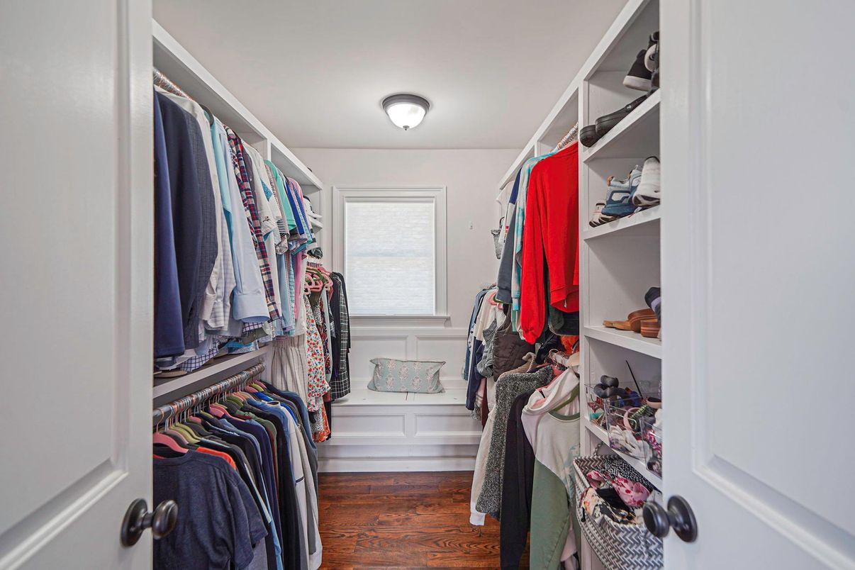 Interior, Walk-in Closets, Wood Texture Flooring