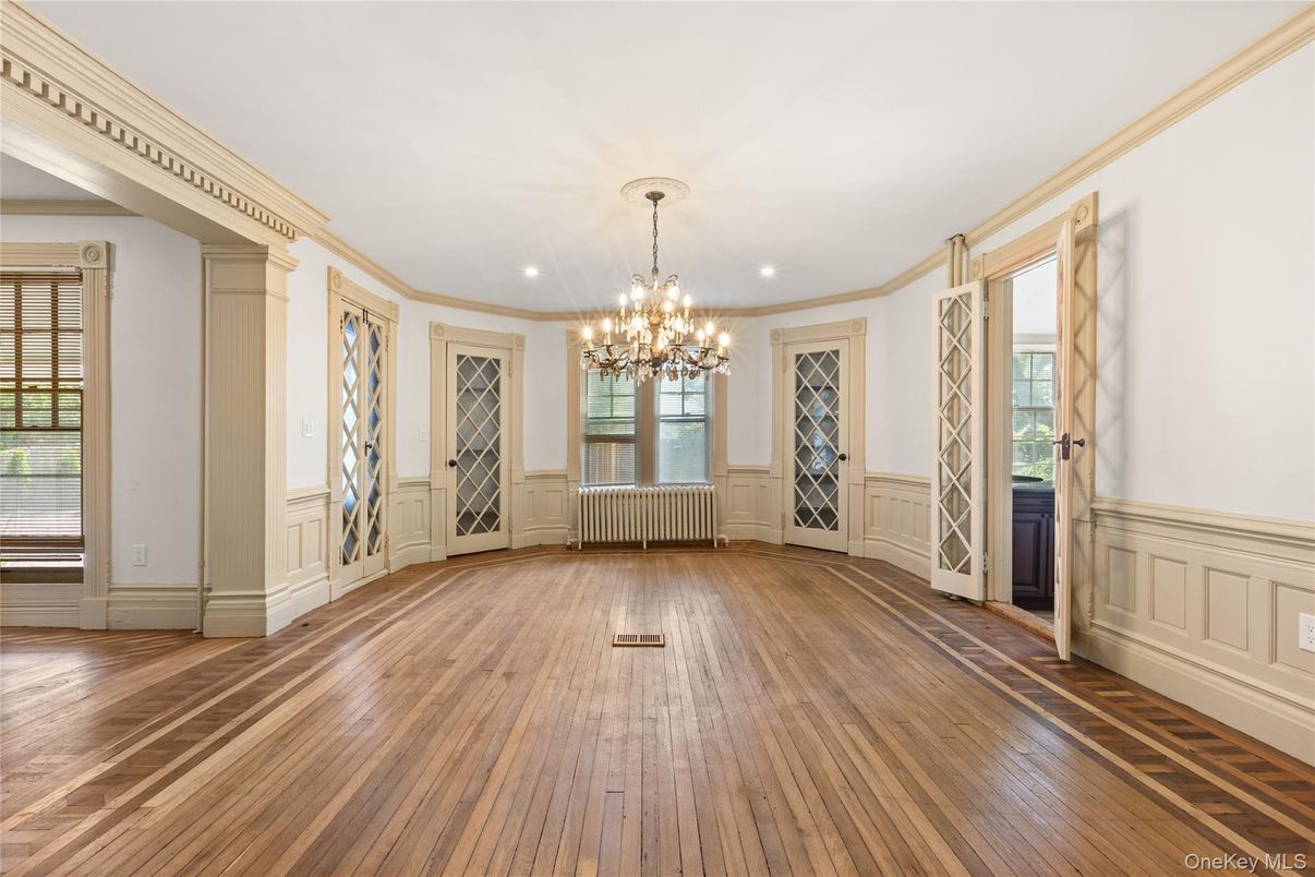 Chandelier, Empty room, Interior, Wood Texture Flooring