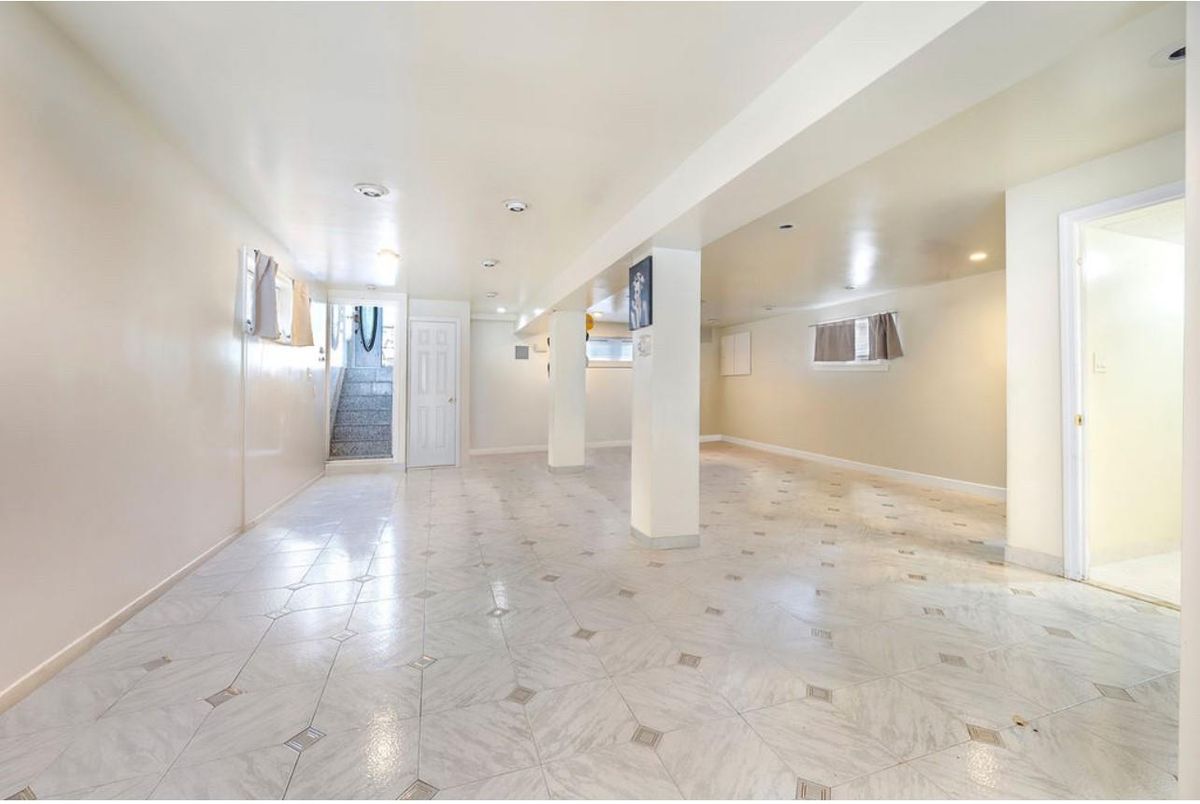Empty room, Interior, Marble, Recessed Lighting