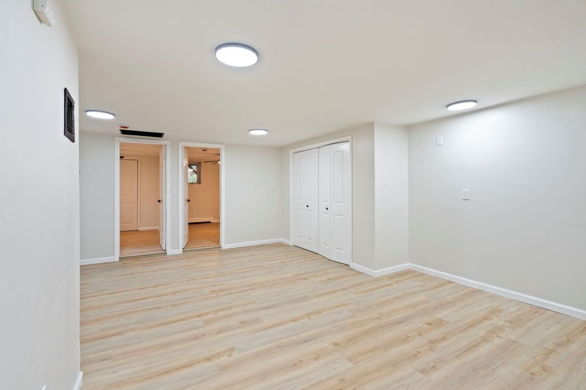 Empty room, Interior, Recessed Lighting, Wood Texture Flooring