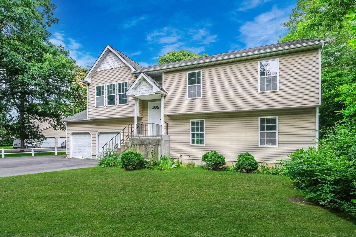 Attached, Exterior, Facade, Raised Ranch